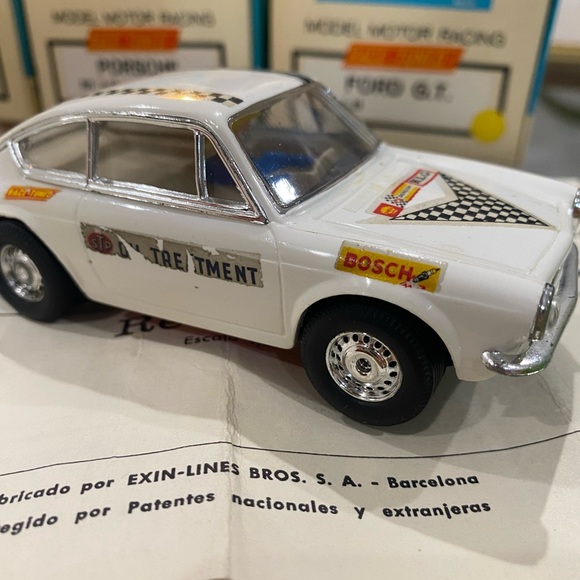 Vintage Collection of 1/32 Scale Scalextric plastic slot cars. - Picture 14 of 15